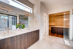 021-34-Master-Bathroom-Interior-Mountain-Custom-Home-Minimalistic-Contemporary-San-Antonio-1