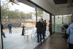 EH-145-Mountain-Open-House-Minimalistic-Contemporary-Home-San-Antonio-830x553-2