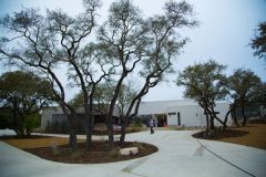 EH-215-Mountain-Open-House-Minimalistic-Contemporary-Home-San-Antonio-830x553-2