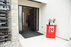 EH-22-Mountain-Open-House-Minimalistic-Contemporary-Home-San-Antonio-830x553-2