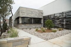 EH-23-Mountain-Open-House-Minimalistic-Contemporary-Home-San-Antonio-830x553-2