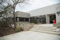 EH-24-Mountain-Open-House-Minimalistic-Contemporary-Home-San-Antonio-830x553-2