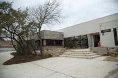 EH-26-Mountain-Open-House-Minimalistic-Contemporary-Home-San-Antonio-830x553-2