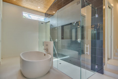 027_Terramont-Way-Contemporary-Home-Interior-bathtub-3